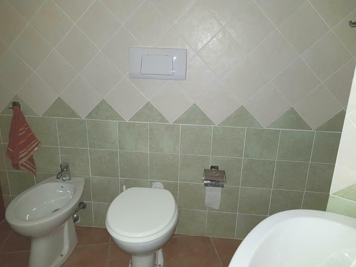 Apartamento Borgo Lu Canali Da Gavino Badesi Exterior foto