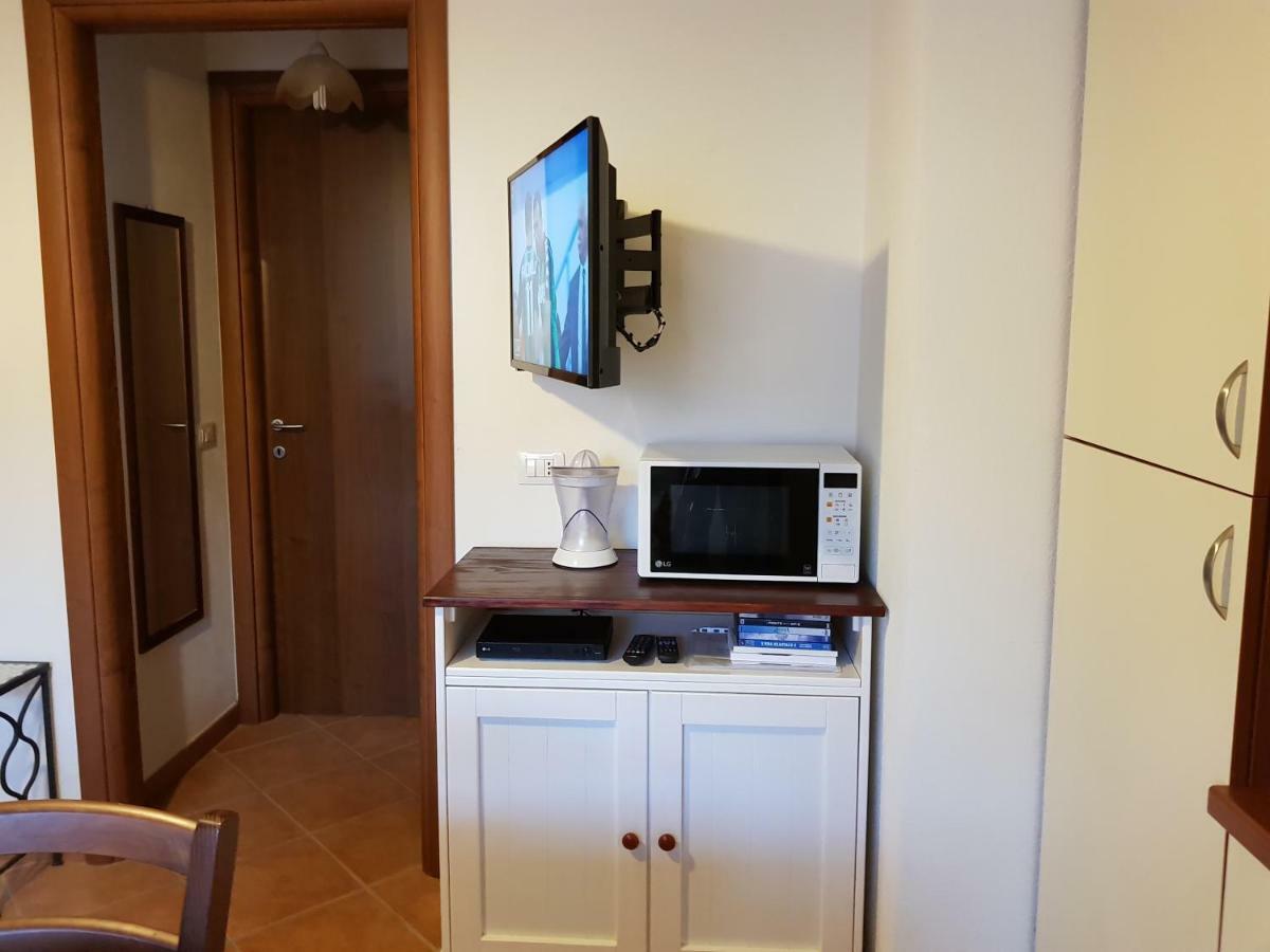 Apartamento Borgo Lu Canali Da Gavino Badesi Exterior foto
